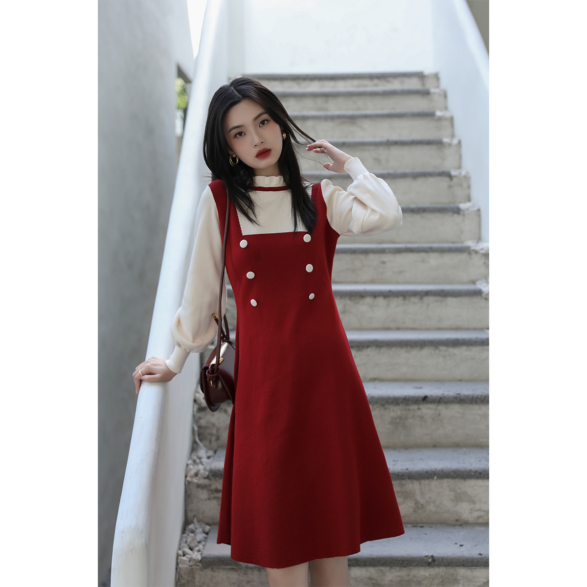 Back alley red Ocean dress 2021 new winter collection waist display slim lace round collar collared Knitted Temperament Long Dress