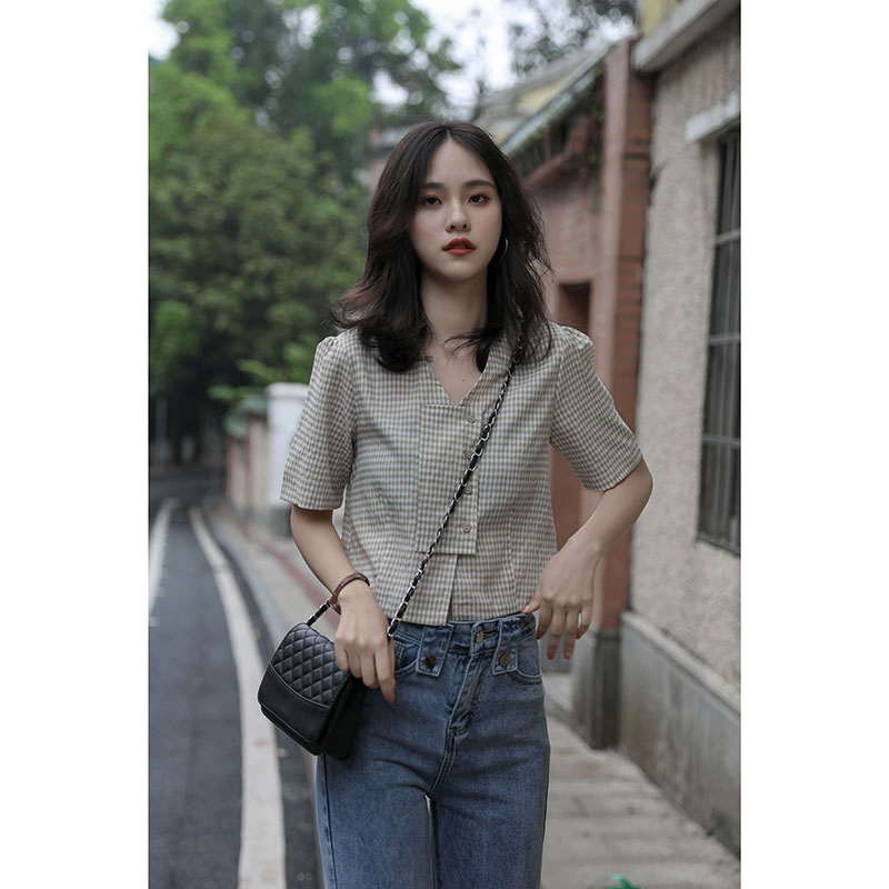 2020 summer new V-neck Hong Kong taste retro short plaid shirt Women's short thin all-match shirt plaid top