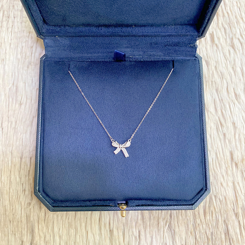 Onion ornament Yan Pure Silver Necklace Woman Summer Light Extravaganza Superior Design Sensual Lock Bone Chain Burst Ornament