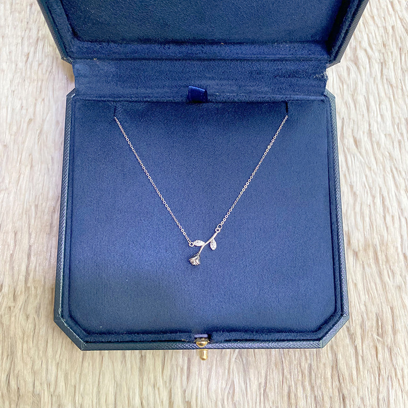 Rose Floral Pure Silver Necklace Woman Summer Light Extravaganza Superior Design Senses Lock Bone Chain Brief Temperament Pendant Send Bestie