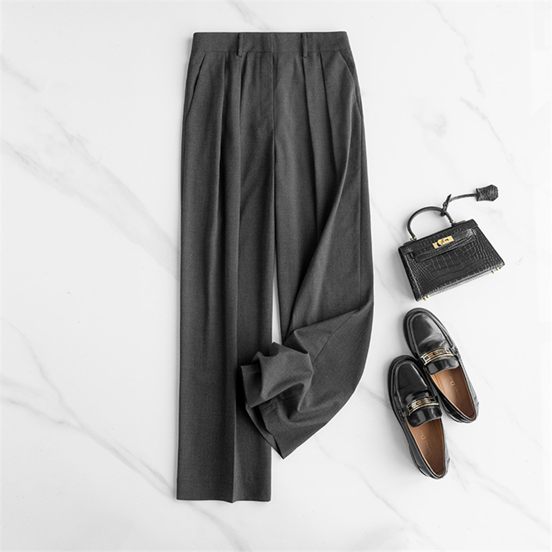 深灰色羊毛西裤：都市女性的时尚显瘦新选择