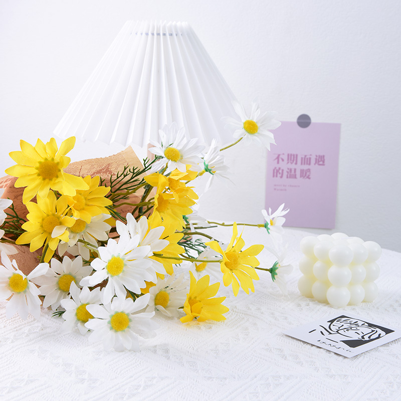 Simulation of small daisies photo props chamomile fake flowers spring tour writing shooting props home living room decoration ornaments