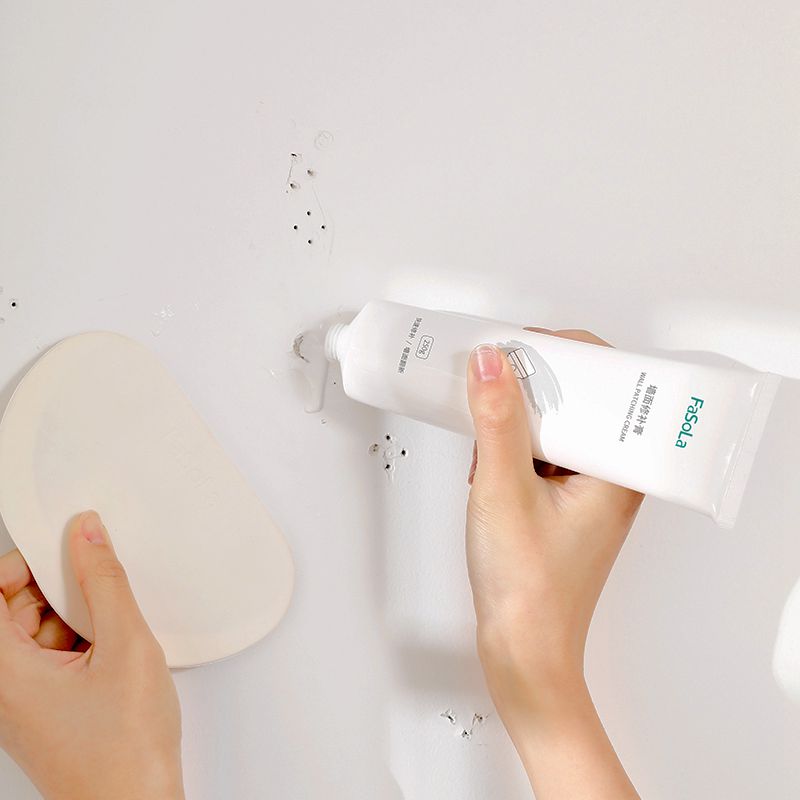 Paste wall repair paste moisture anti-mildew lactate wall repair covering artifacts with white putty powder
