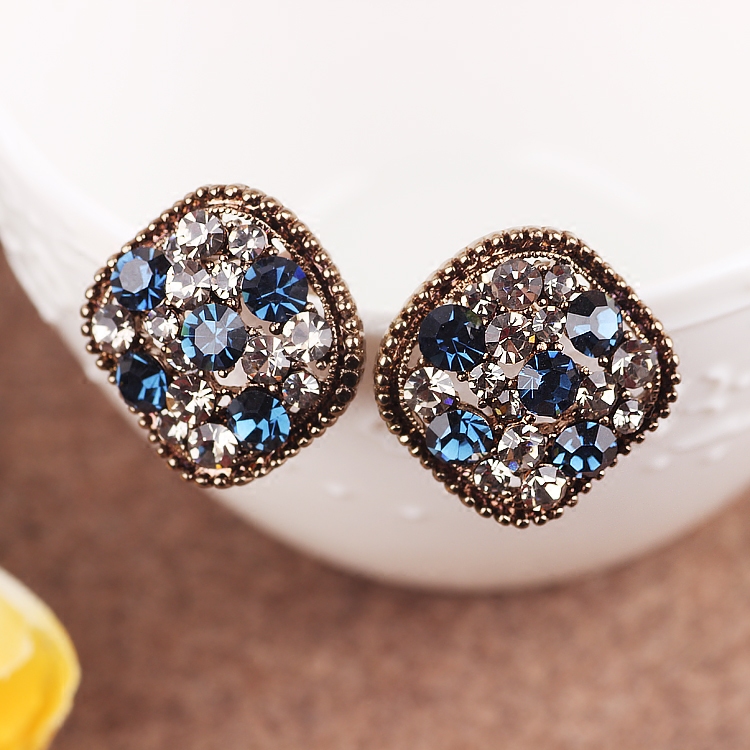 South Korea Dongdaemun fashion high-end sense retro gem temperament crystal earrings 2020 new fashion ear buckle earrings for women