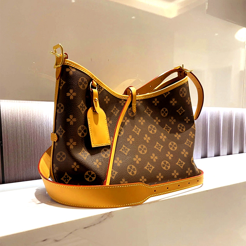 Hong Kong Genuine Women's Shoulder Bag, 2025 New Model Crossbody Bag, Large Capacity, Classic Pattern, Super Popular Tote Bag for Commuting Hong Kong Genuine Women's Shoulder Bag, 2025 New Model Crossbody Bag, Large Capacity, Classic Pattern, Super Popular Tote Bag for Commuting