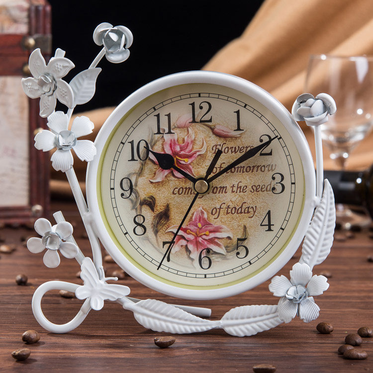 Euro - silent clock Bedroom Living Room Watch fitted with an iron clock in the field and a clock clock