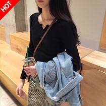 2021 Korean slim slim base shirt female autumn and winter black V-neck sweater with foreign color tight top tide