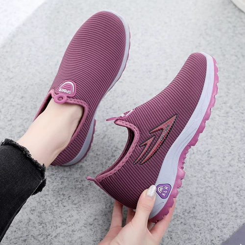 Нескользящие зимние утепленные слипоны, удерживающая тепло спортивная обувь для матери, мягкая подошва, для среднего возраста
