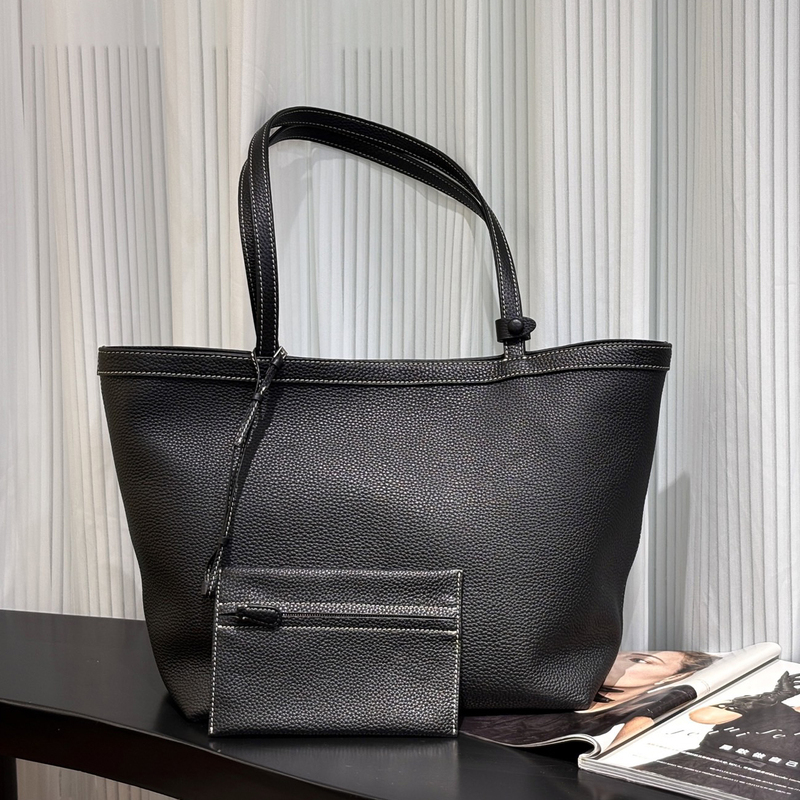 Michael Jay Handmade High-End Minimalist Style Bucket Bag Made of Top-Layer Cowhide Leather, Suitable for Commuting, with a Small Inner Pouch