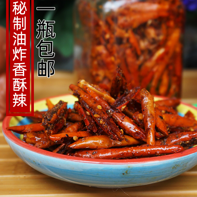 Yunnan Dehong Yingjiang special to produce handmade fried fragrant crisp millet peppers set on fire with chili sauce and crisp and dried spicy