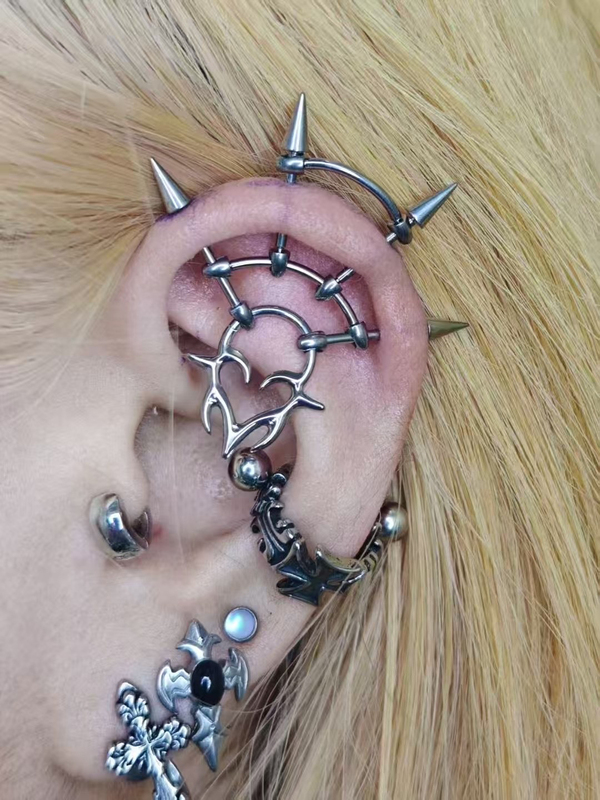 Original Thorn Demon Ear Bridge Titanium Alloy Ear Bridge Ear Stud Earrings Original Thorn Demon Ear Bridge Titanium Alloy Ear Bridge Ear Stud Earrings