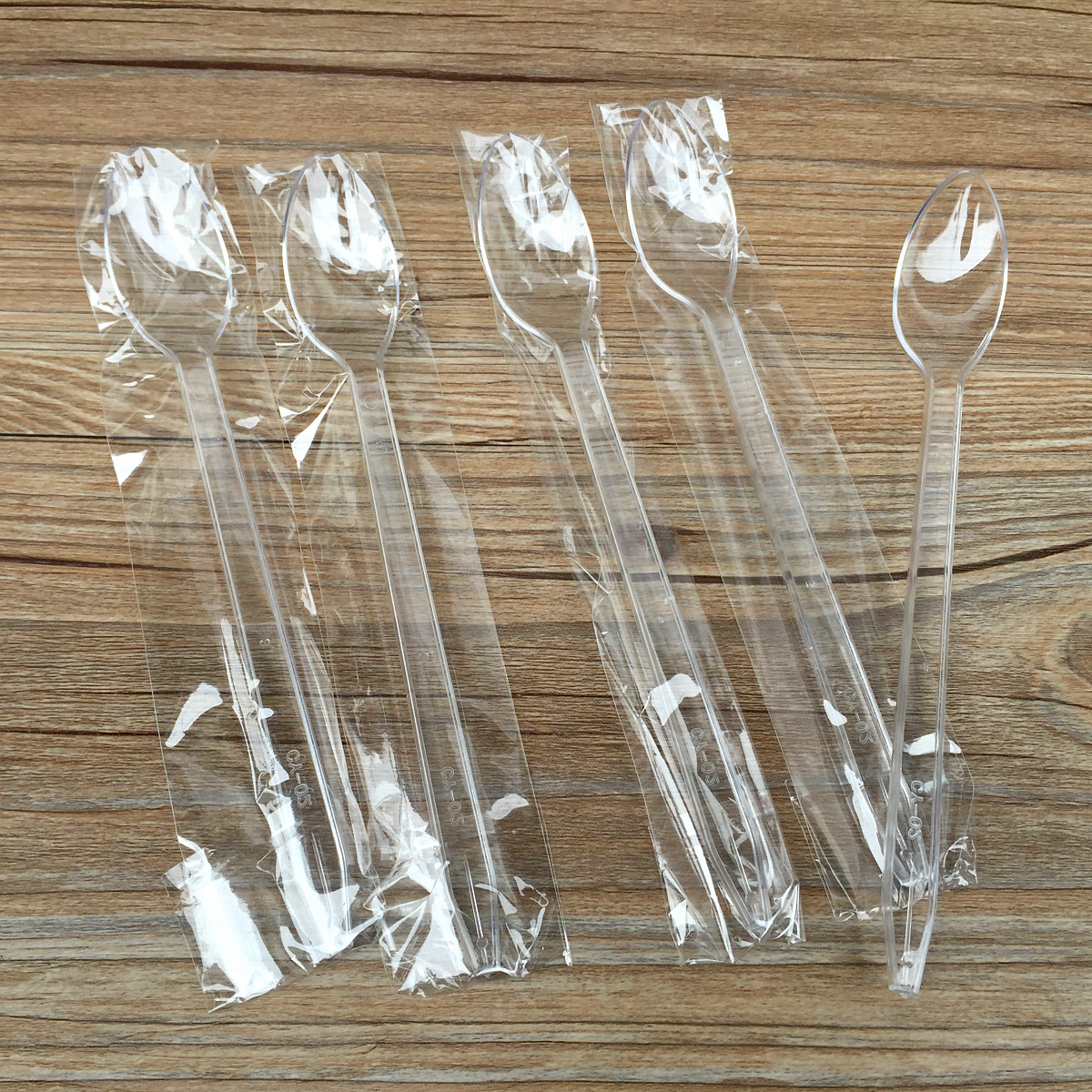 Disposable spoon lengthened DQ ice cream spoon thickened plastic spoon 19cm long handle spoon transparent sweet spoon