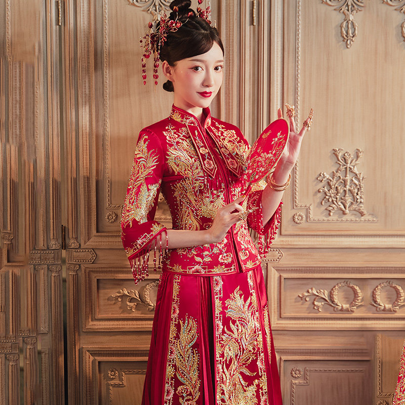 Show and dress 2022 new bridal wedding gown Chinese wedding dresses out of the cabinet Longfeng hang women's plexedo dress and wedding dress