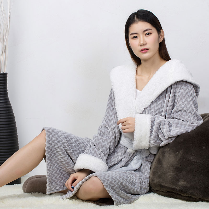 御庭睡衣新款灰色波浪纹带帽浴袍女珊瑚绒保暖秋冬睡衣时尚睡袍