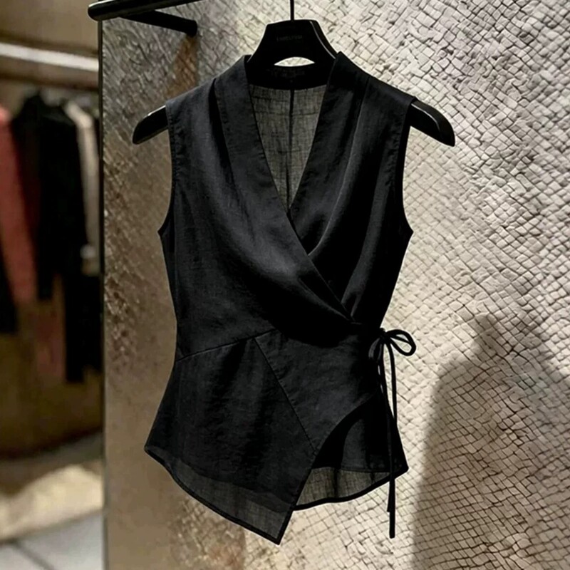 Trendy Black Cross V-Neck Tie Waist Shirt for Women, Summer Plus Size, Fashionable and High-End Sleeveless Blouse