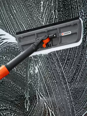 German imported GARDENA GARDENA two-in-one dual-use glass cleaning brush telescopic long handle through the water window cleaner