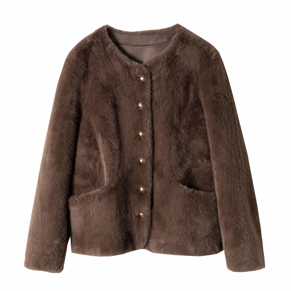 进口金貂绒面料是什么？皮毛一体毛绒外套为何成为冬季热门选择？_服装品牌_淘宝服装网