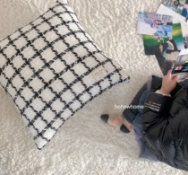 The owner keeps it simple and modern black and white woolen weave pillow sofa pillow square girl heart fragrance