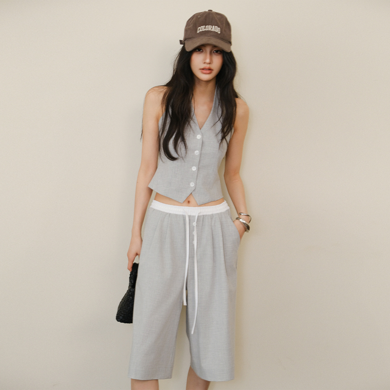 Fresh up Modern and Elegant Jennie-Style Halter Neck Blazer Vest Suit for Women, Lazy and Elegant, Slimming Two-Piece Set