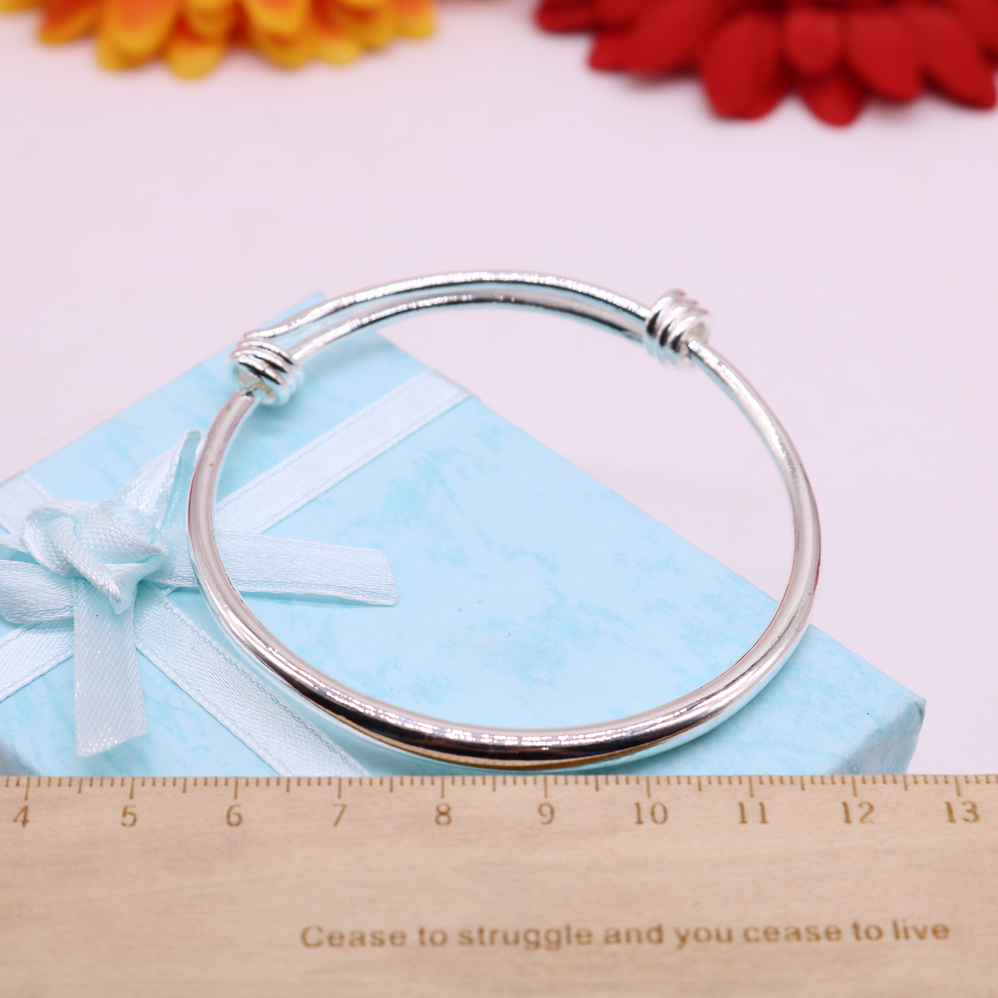 Phiên bản tiếng Hàn của cô em gái hoang dã đơn giản bạn gái đeo vòng tay chuông cô gái 10 nhân dân tệ dưới món quà sinh nhật - Vòng đeo tay Cuff vòng băng ngọc thủy tảo neja