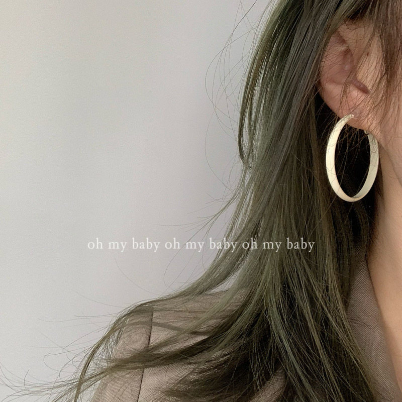 No earholes are also able to wear milky white large circle earrings ear clips without earbule hyperbole for the summer festival 