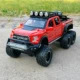 Красное большое колесо Ford Raptor F150 с мотоциклом