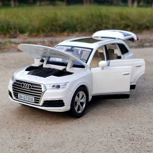 Audi, warrior, внедорожная реалистичная модель автомобиля со светомузыкой, игрушечная машина, масштаб 1:32