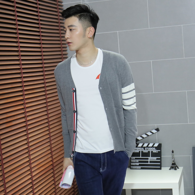 Mùa xuân và mùa thu nam tb cardigan của phụ nữ phần ngắn Hàn Quốc phiên bản của tự trồng đáy áo len V-Cổ áo len nam những người yêu thích áo khoác