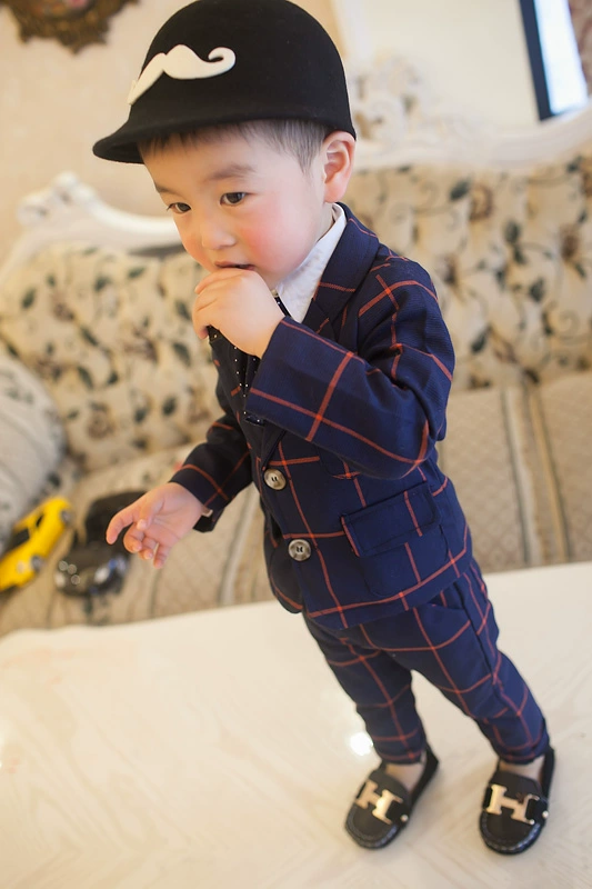 Autumn Boy Baby Baby 0-1-3-5 Năm 2 Bộ đồ mùa xuân và mùa thu