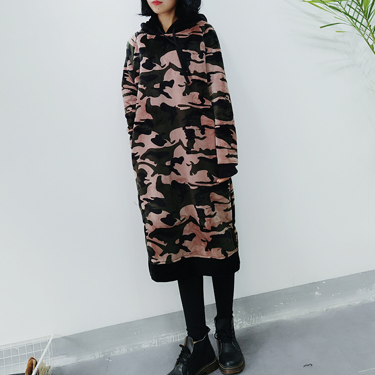 小美/新款羊羔绒迷彩卫衣女冬季宽松加绒加厚长款丝绒连帽连衣裙
