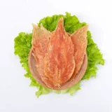 Собачьи закуски из мясо мясных полос, размолотые зубы и кусая домашняя курица, куриная курица маленькая грудь тренируется чистыми зубами