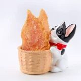 Собачьи закуски из мясо мясных полос, размолотые зубы и кусая домашняя курица, куриная курица маленькая грудь тренируется чистыми зубами