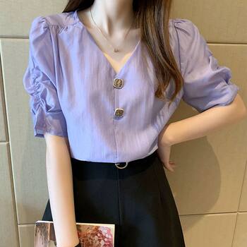 ລະດູຮ້ອນປີ 2025 ເສື້ອຢືດ chiffon ເສຶ້ອແຂນສັ້ນແບບວ່າງອອກໃໝ່ຂອງຜູ້ຍິງອອກແບບ niche shirt v-neck puff sleeve top