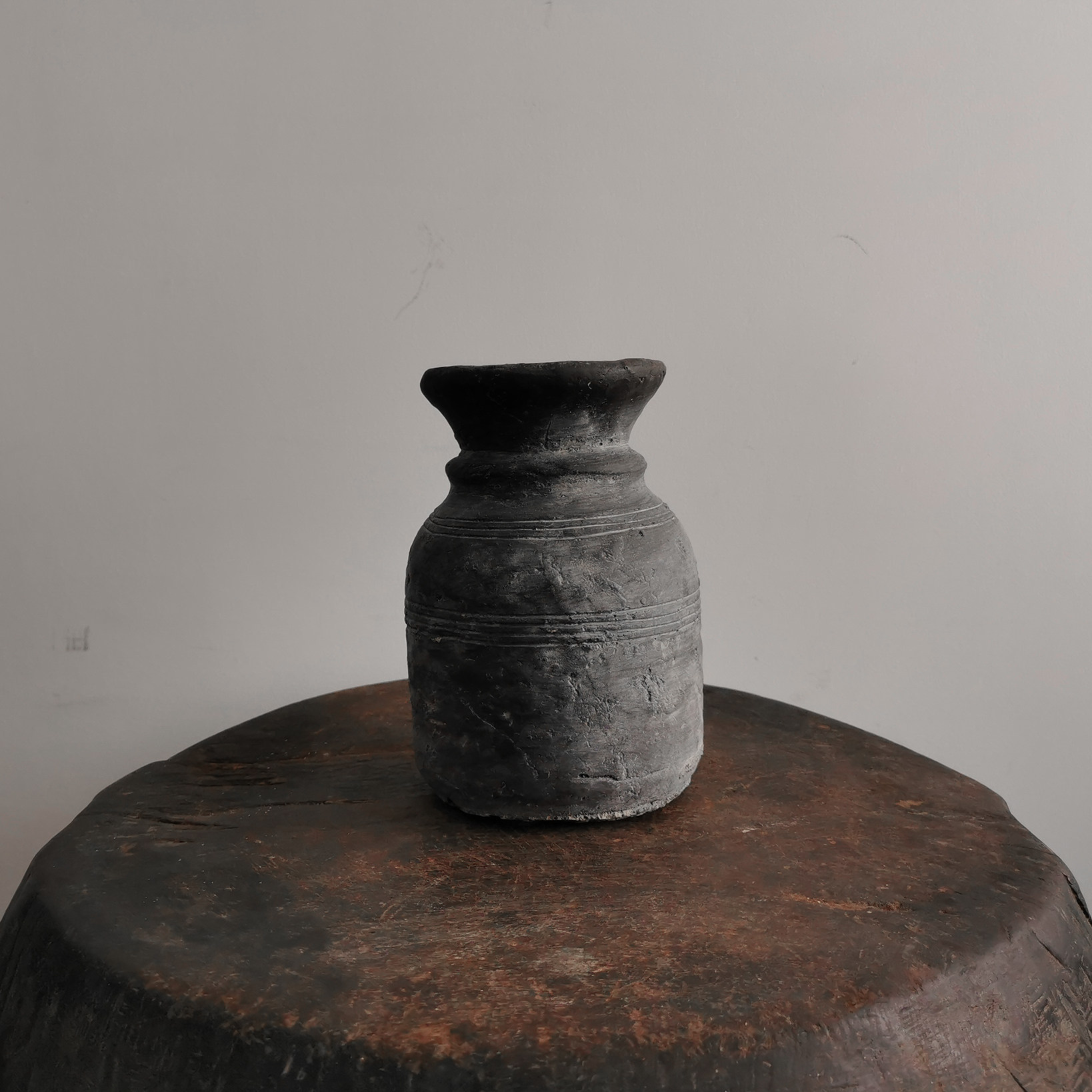 Collection of Things) Artisanal Grey Vases Flowers in Silent Antique Style Vintage Florware Culture Hotel Folk Juku