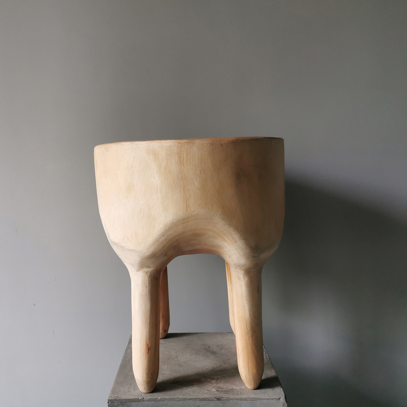 The collection of Wabisabi Silence wooden bench on a few four-foot round bench shorter Hotel home soft furniture