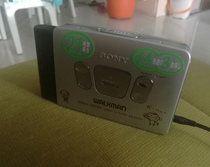 Sony WM-ex622 tape Walkman cassette tape machine single player orange is very good