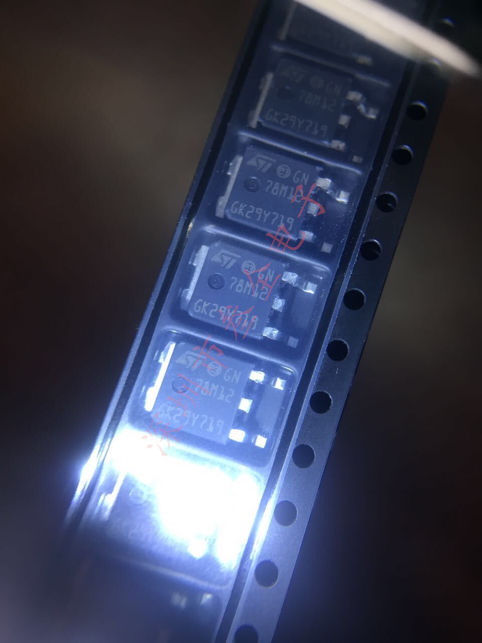 L78M12CDT-TR L78M12CDT-TR ST TO-252 Voltage Regulators New Original Loaded Price Meeting