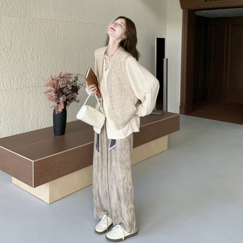 Oatmeal Gray Tie-Dye Vest and Wide-Leg Pants Three-Piece Set for Women, Early Spring and Autumn Old Money Style, Elegant and Age-Reducing Outfit