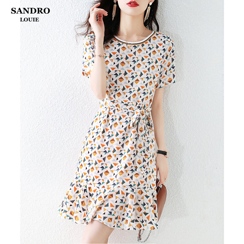 Clear - up printed dress design with a small tie with geometric pattern to collect the new models of waist summer