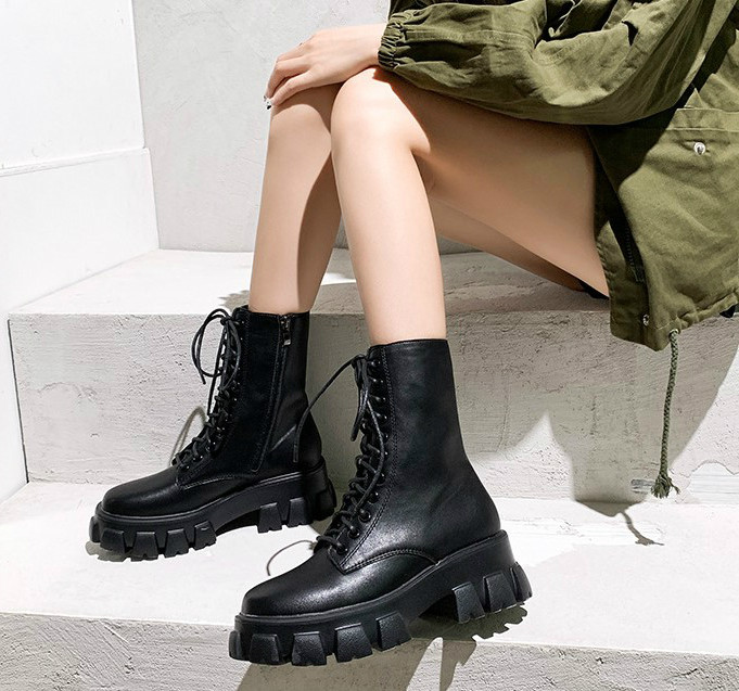 Hong Kong thick bottom sponge cake bottom Martin boots women's winter plus velvet 2020 new all-match short boots British style mid-well boots