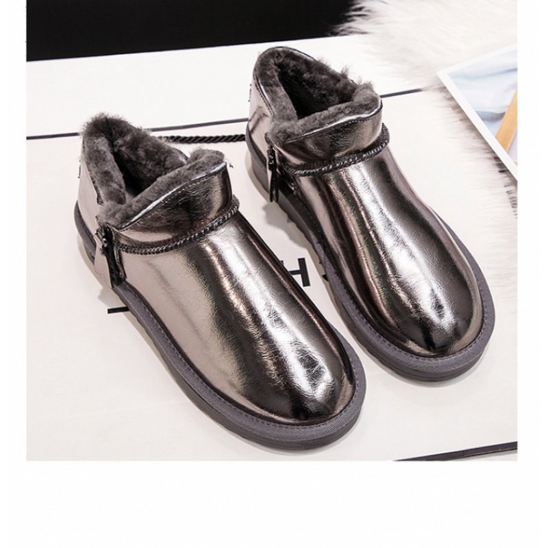 Hong Kong net red snow boots women's plus velvet thickening 2020 new Western style leather wool short boots waterproof cotton shoes tide