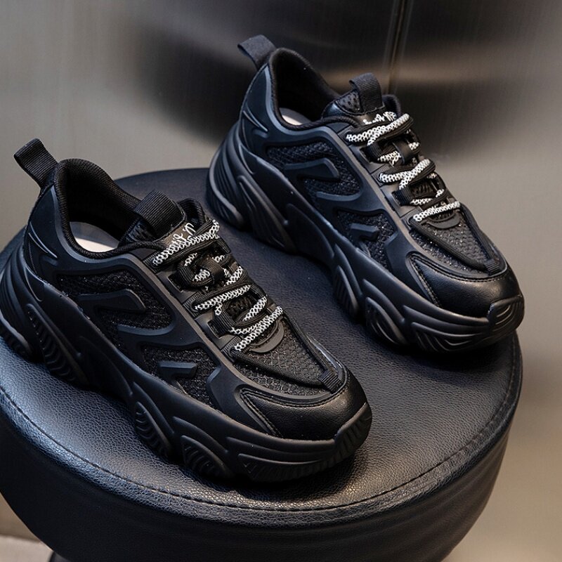 Hong Kong black foot-showing little dad shoes women's winter plus velvet 2020 new leather thick bottom heightening casual sports shoes