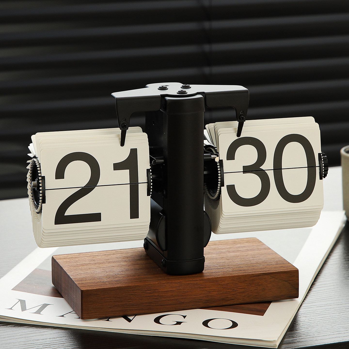 Light Luxury High-End Automatic Page-Turning Clock Desktop Ornament Retro Mechanical Watch Table Digital Clock Decorative Ornament