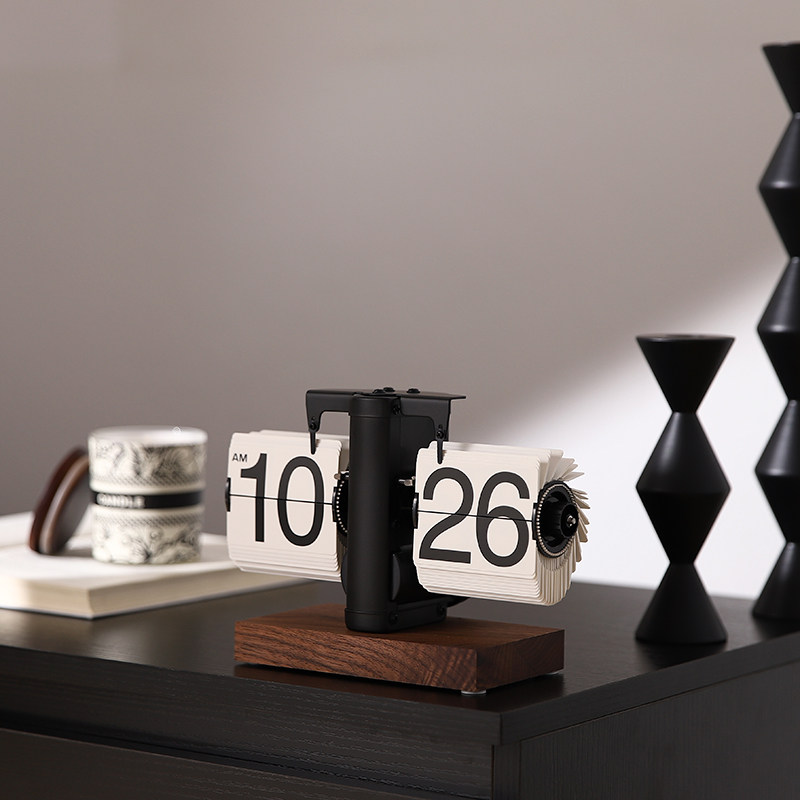 Light Luxury Automatic Page-Turning Clock Desktop Ornament Retro Mechanical Clock Tabletop Digital Clock Creative Living Room Decoration