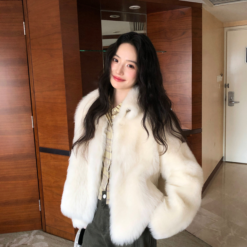 2026 New Imported Tuscany Fur Integrated Lapel Straight Wool Lamb Fur Young Women's Fur Coat