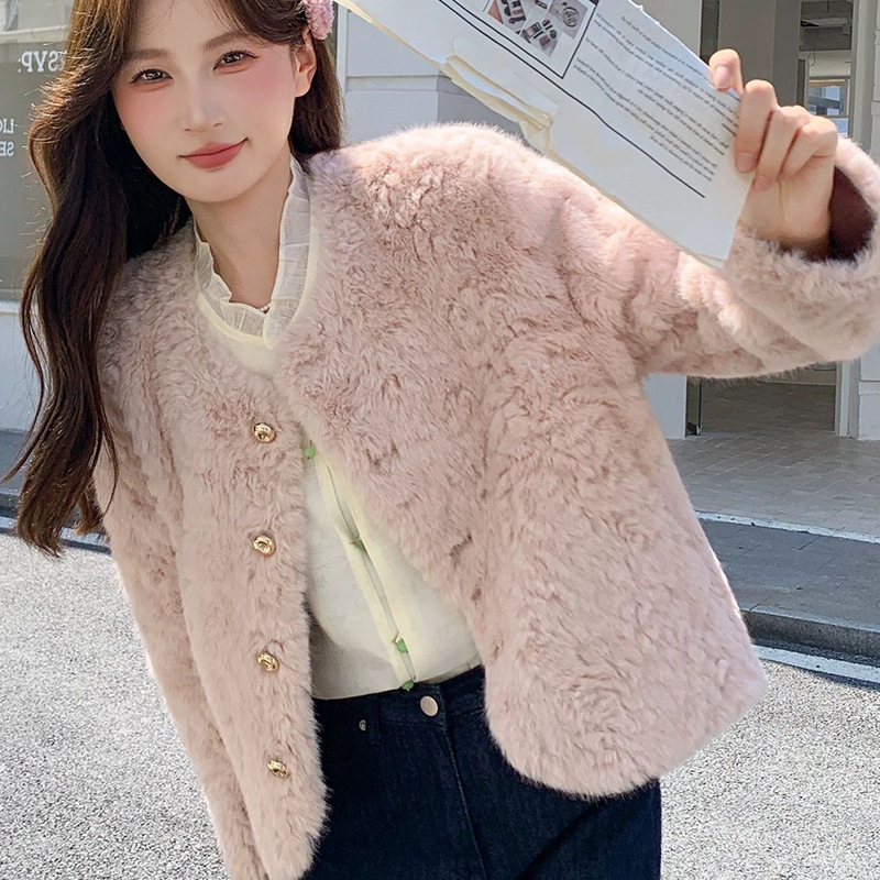 Chanel-Style Pink Faux Shearling Coat for Women, Short Style for Petite Figures, 2026 Autumn and Winter, Fur-Integrated, Fluffy Top