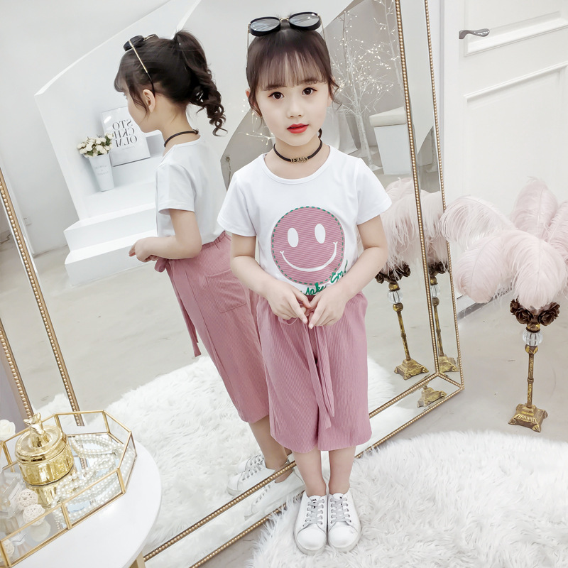 Mùa hè 2019 Girlsmile ngắn tay chân Wide Lấy bối cảnh một sôi nổi hai mảnh bộ sóng mỏng.