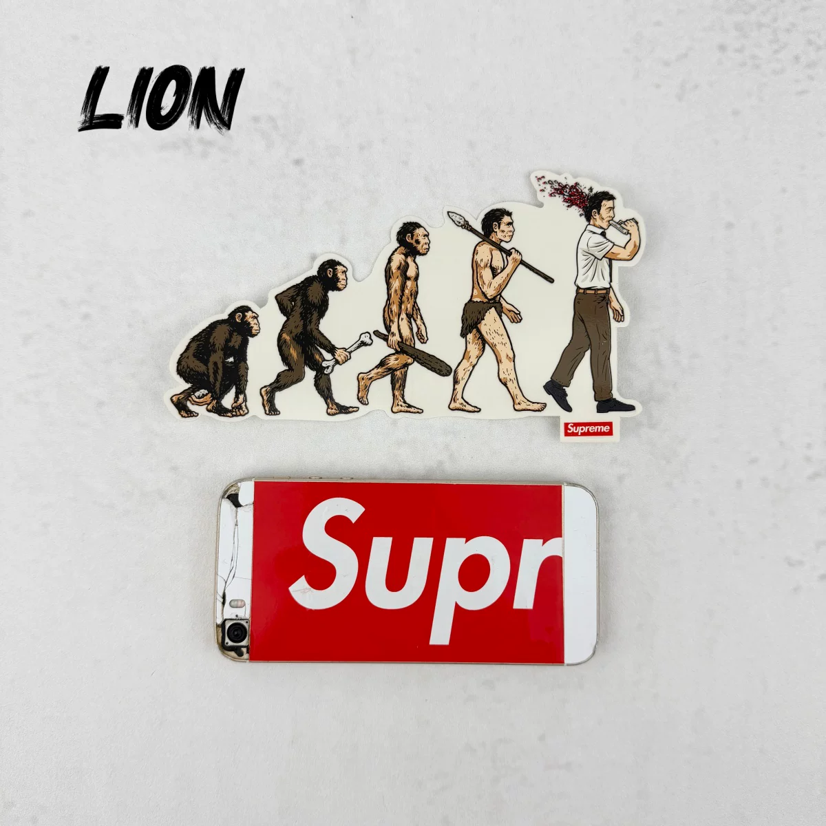 В наличии коллекция подлинных наклеек Supreme на протяжении лет, чемодан для телефона/планшета, автомобильный холодильник, персональный тренд