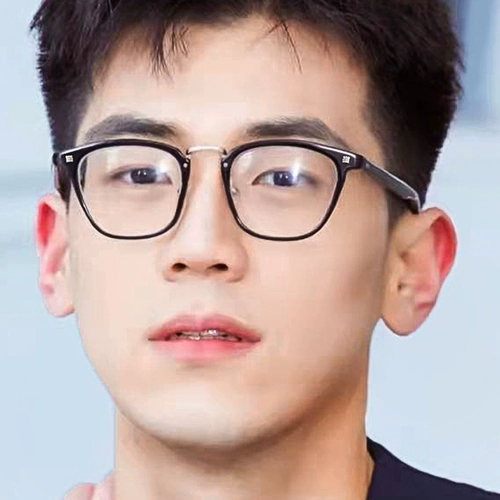 Очки миопии мужская корейская версия персонаж Фанта Синий свет Анти -радиационный ультра -светлый коробка имеет определенную степень рецепта.