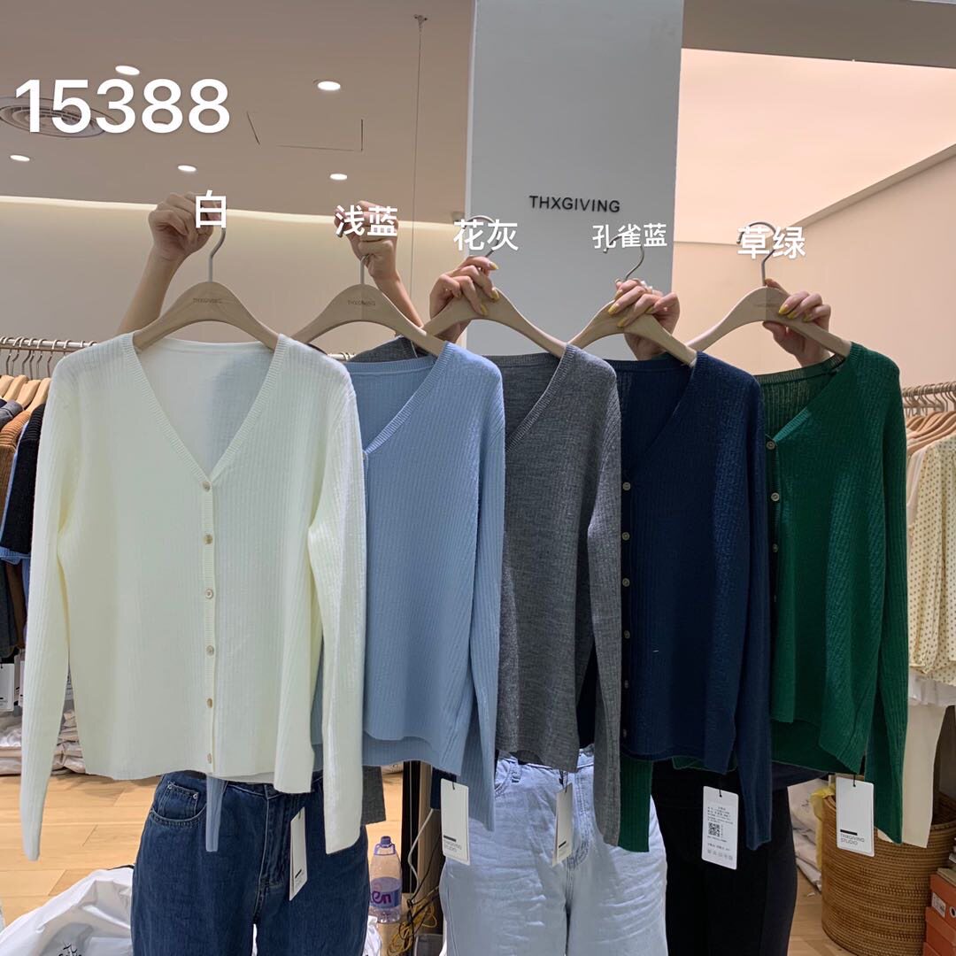 Clearance original 169 yuan full wool T G simple thin section V-neck slim knitted cardigan women